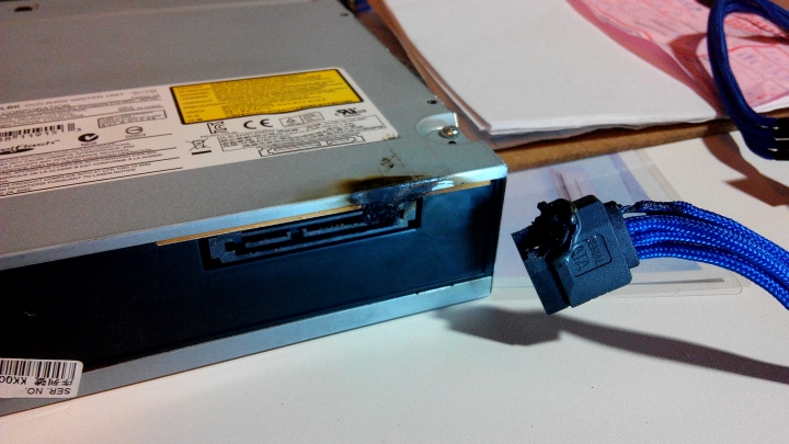 火鳥SATA 電源線燒毀....