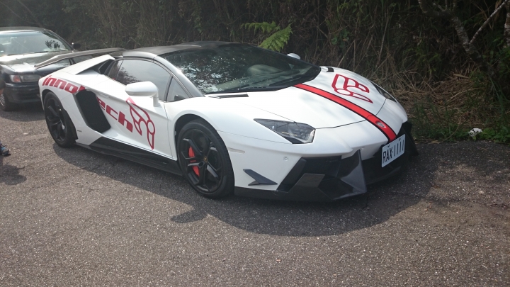 陽明山看到兩台AVENTADOR