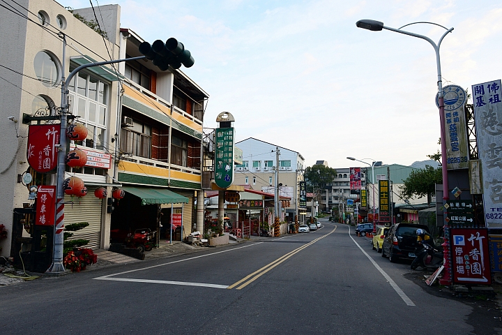 清晨關子嶺，路上都沒人。
