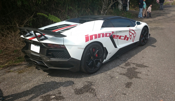 陽明山看到兩台AVENTADOR