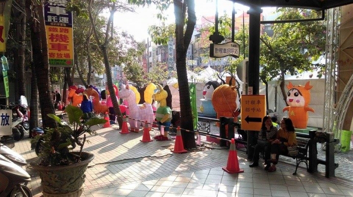 藉由台鐵與高鐵，去台中找尋ibike與BRT，嘗試參觀台中燈會[豐原廟東][大里文創][台中公園][烏日高鐵][傷眼圖多請包涵]