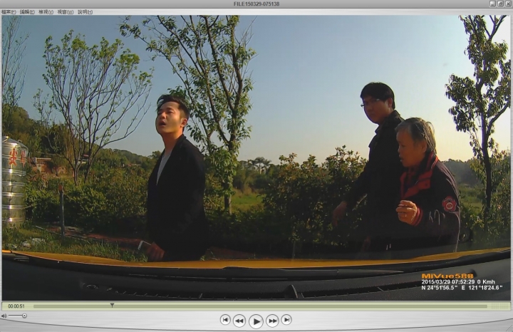 2015-03-29 大溪和平禪寺遇到踹車鬧事人士 影片加圖片 媒體記者請取用 望大家能肉搜