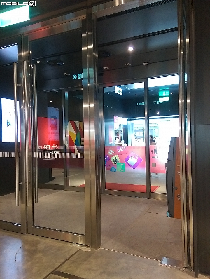 [已改善]感謝台南新光三越西門店，改善大門設計
