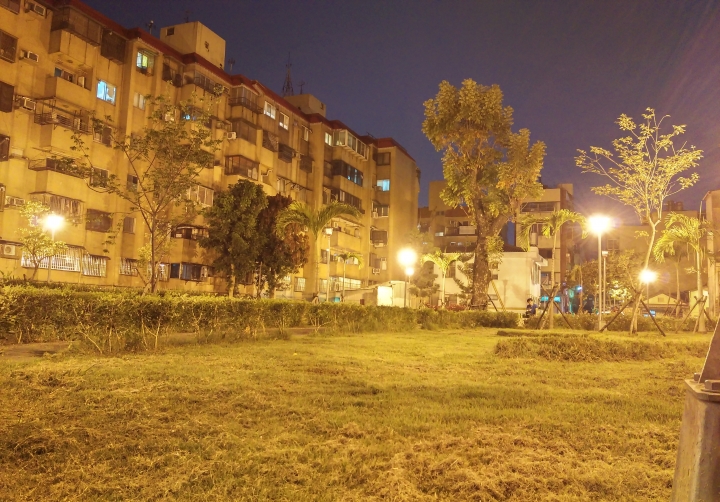 就是要一直批評m9夜拍就是了～