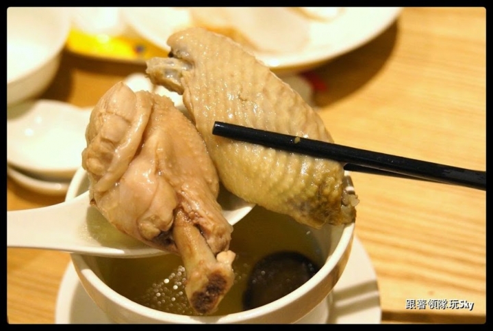台北美食推薦-超高級鮑魚．燕窩小籠包[ 杭州小籠湯包 ](民生東路店)