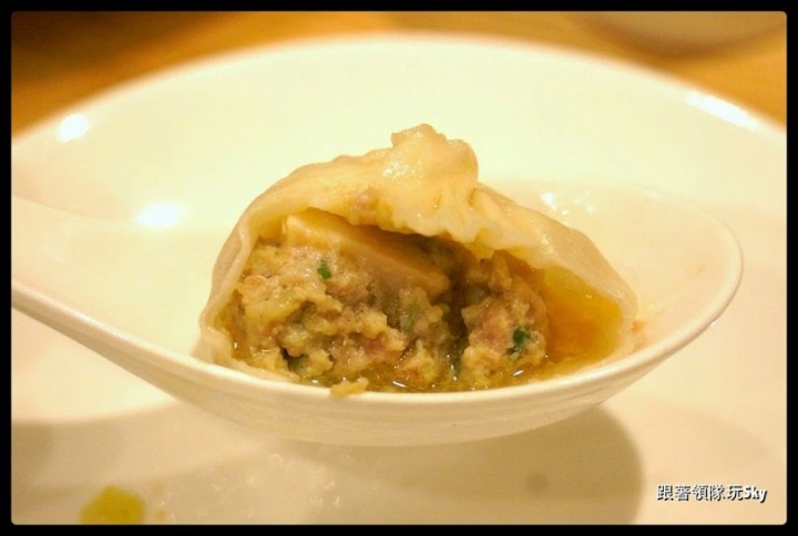 台北美食推薦-超高級鮑魚．燕窩小籠包[ 杭州小籠湯包 ](民生東路店)