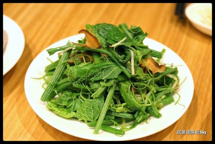 台北美食推薦-超高級鮑魚．燕窩小籠包[ 杭州小籠湯包 ](民生東路店)