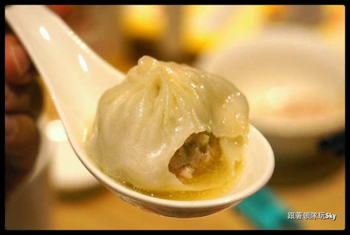 台北美食推薦-超高級鮑魚．燕窩小籠包[ 杭州小籠湯包 ](民生東路店)