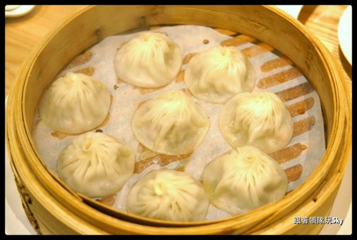 台北美食推薦-超高級鮑魚．燕窩小籠包[ 杭州小籠湯包 ](民生東路店)