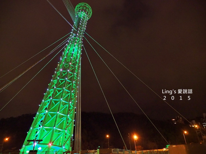 【台北景點】很像豪華夜總華麥克風造型之星光橋