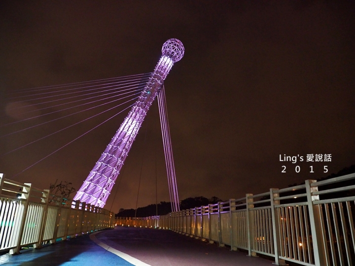 【台北景點】很像豪華夜總華麥克風造型之星光橋
