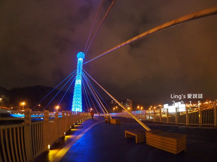 【台北景點】很像豪華夜總華麥克風造型之星光橋