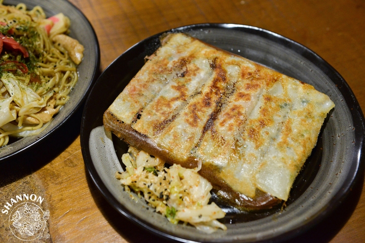 高雄新興區[鉄井家 焼き餃子]日式、炒麵、烏龍麵、小吃、煎餃、聚餐、平價、六合夜市