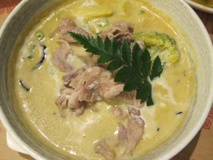 [食記] 尋訪中山站美食。長鼻子泰國餐廳LONG TRUNK THAI RESTAURANT。人少也能享用的泰式套餐!