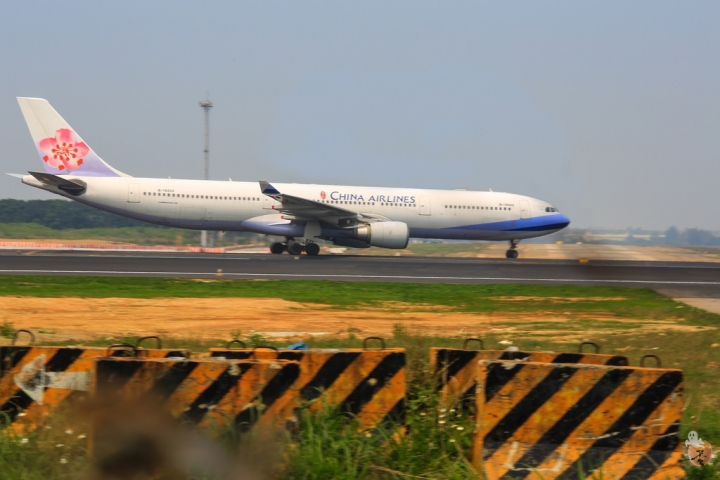 [桃園]桃園機場拍飛機的好地方 by蛋拔