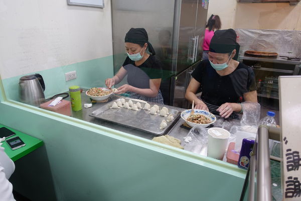 雪花般的卡滋卡滋鍋貼 小六鍋貼 2015/3/20