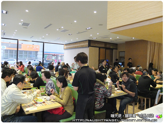 【HOYII北車站。情境式美食商場】咦~我在紐約地鐵裡大吃大喝!!!