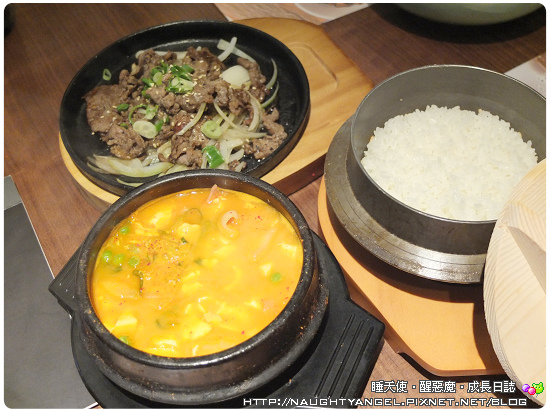 【HOYII北車站。情境式美食商場】咦~我在紐約地鐵裡大吃大喝!!!