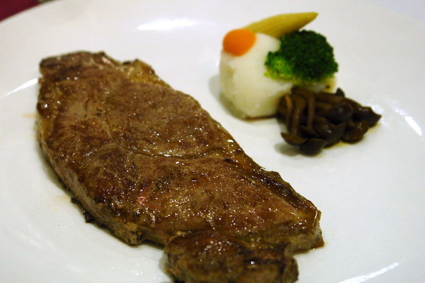愛慕斯IMOUSI牛排饗宴--公益路上的排餐專家