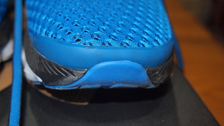 像飆速般的速度感受，UNDER ARMOUR SPEEDFORM GEMINI能量跑鞋開箱試用