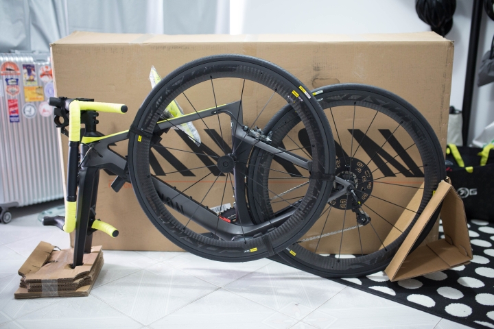 [開箱] Canyon Aeroad CF SLX 7.0 有一點失望...