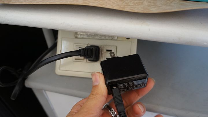 【試用】娛樂不受"線"  全家歡樂無上限  BenQ 電視上網精靈 JM-250試用分享