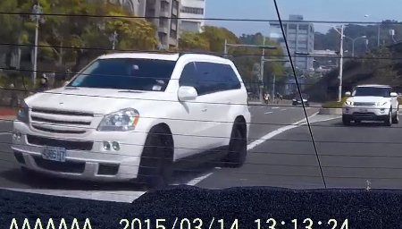 後檔或後車牌處還是應裝記錄器...看看我的截圖