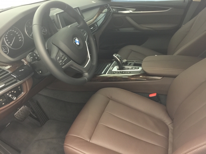 等了近8個月的BMW F15 X5 25d，終於掛牌交車了