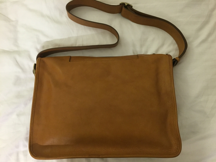 土屋鞄製造所Gadget 拉鍊斜背包(簡單開箱)