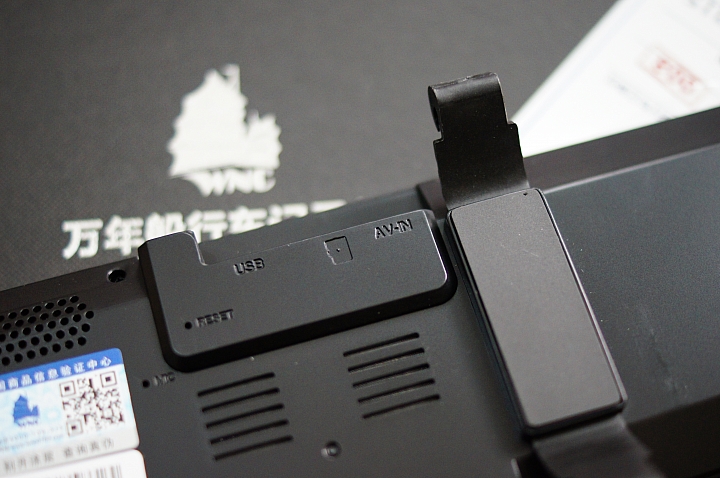 請問有人使用專用倒車顯影後鏡頭寶馬接頭的嗎??{已解決}