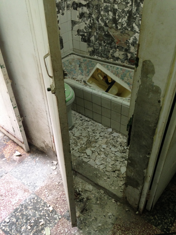 【DIY】翻修一間屋齡比自己還老的房屋《05/03更新》(現在打算全部整理好再分享！謝謝！)