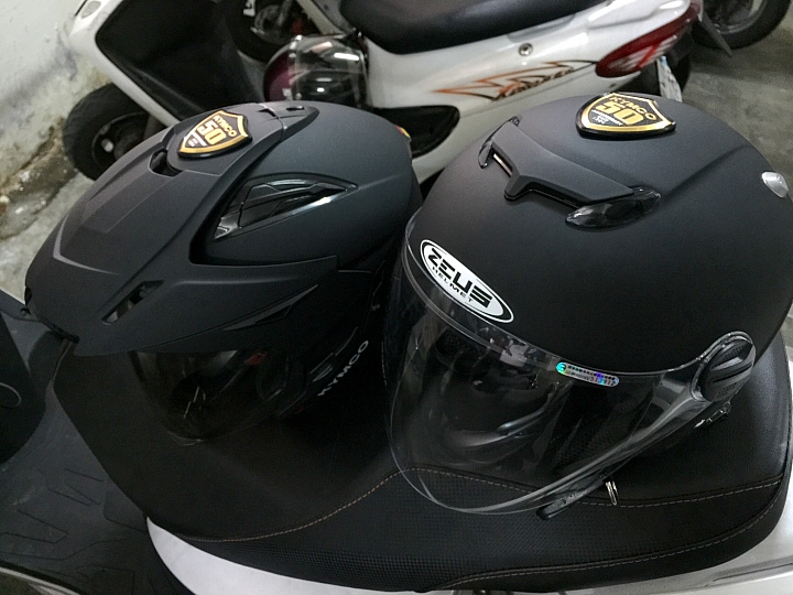 KYMCO 50廠慶版 DIY 安全帽 （ZEUS 613 & 202FB 消光黑）
