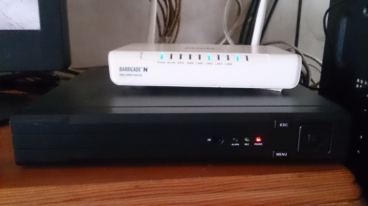 [開箱]DVR 新手開箱心得文(白牌 DVR 配 Seagate 監控資料救援碟 2TB)