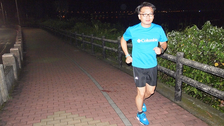 像飆速般的速度感受，UNDER ARMOUR SPEEDFORM GEMINI能量跑鞋開箱試用