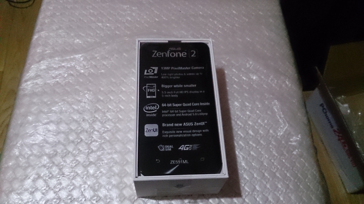 asus ze551ml 4/64終於到貨 立刻開箱