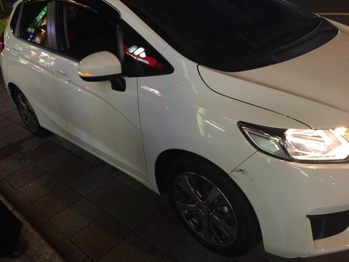 閃左方車，撞上右方車