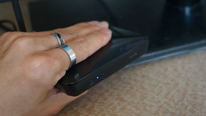 【試用】娛樂不受"線"  全家歡樂無上限  BenQ 電視上網精靈 JM-250試用分享