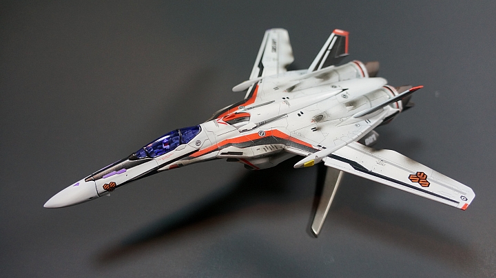 超時空要塞 Bandai 1/100 VF-25F