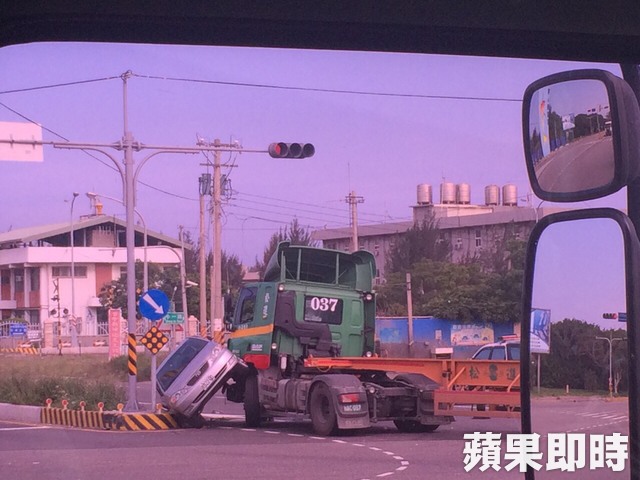 這車禍現場怎麼回事？