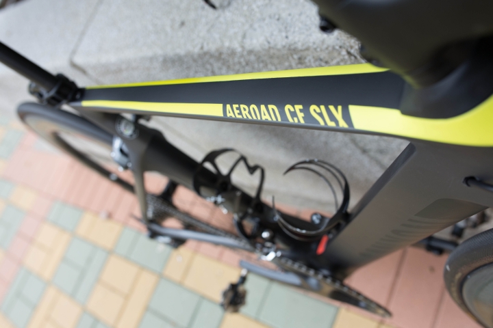 [開箱] Canyon Aeroad CF SLX 7.0 有一點失望...