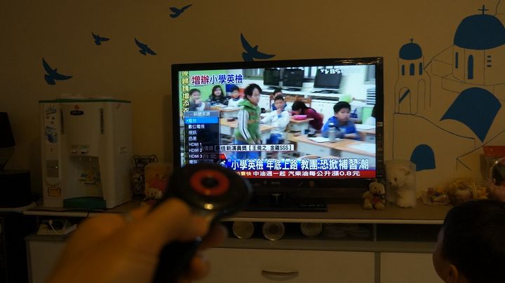 【試用】娛樂不受"線"  全家歡樂無上限  BenQ 電視上網精靈 JM-250試用分享