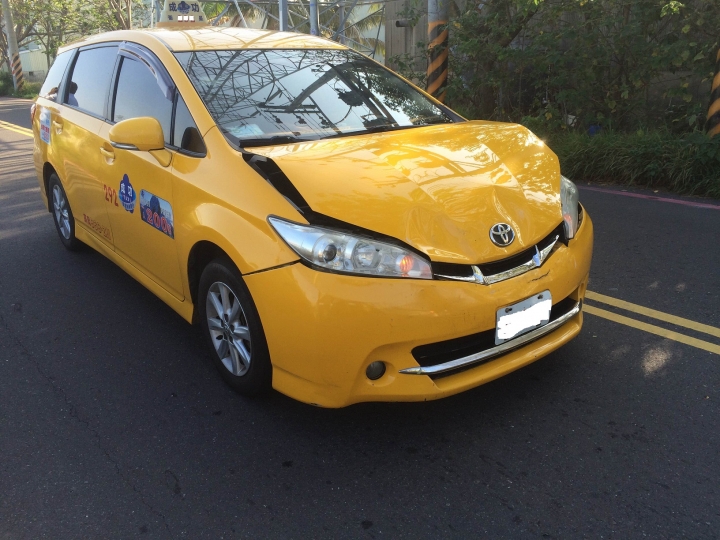 我的車被撞了