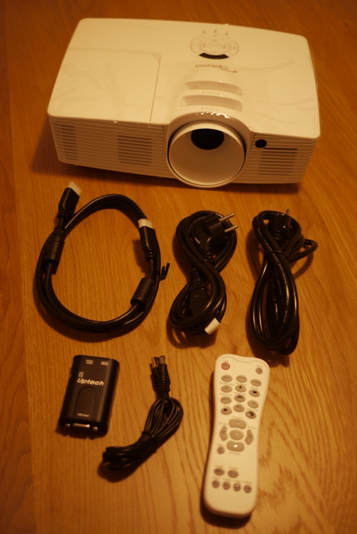打造小小個人家庭電影院奧圖碼HT26V Full HD 3D投影機
