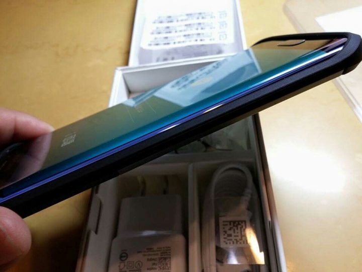 小開箱 S6 edge 64G 黑 + Spigen 外殼。小小心得。
