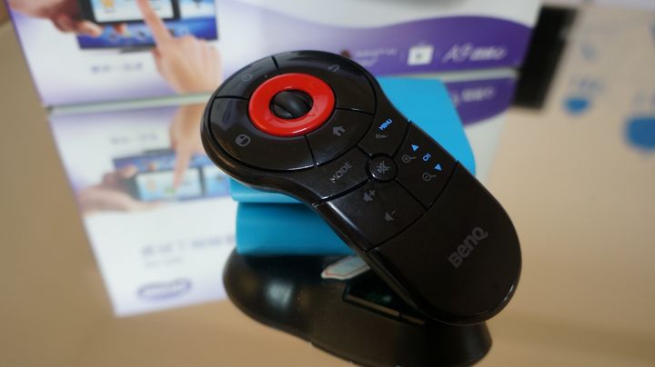 【試用】娛樂不受"線"  全家歡樂無上限  BenQ 電視上網精靈 JM-250試用分享