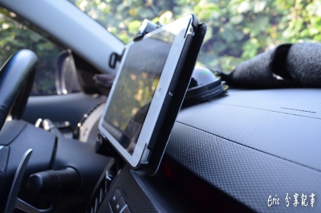 [分享.心得] iPad mini 2 LTE 的導航車架 --- peripower ORCA 2 II 任易黏萬用支架(圖多慎入)