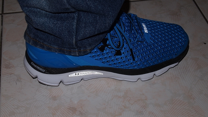 像飆速般的速度感受，UNDER ARMOUR SPEEDFORM GEMINI能量跑鞋開箱試用