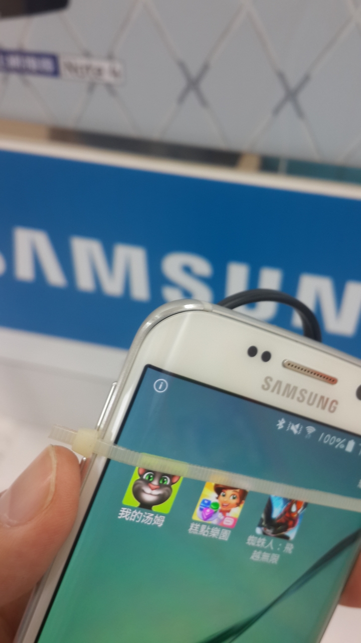S6 EDGE 看了三隻竟然兩隻嚴重密合不良....