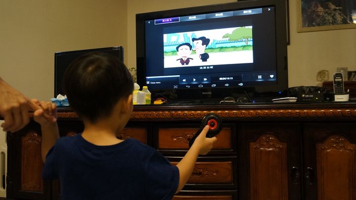 【試用】娛樂不受"線"  全家歡樂無上限  BenQ 電視上網精靈 JM-250試用分享
