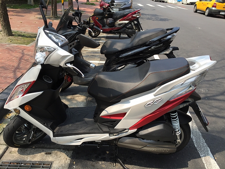 KYMCO 50廠慶版 DIY 安全帽 （ZEUS 613 & 202FB 消光黑）